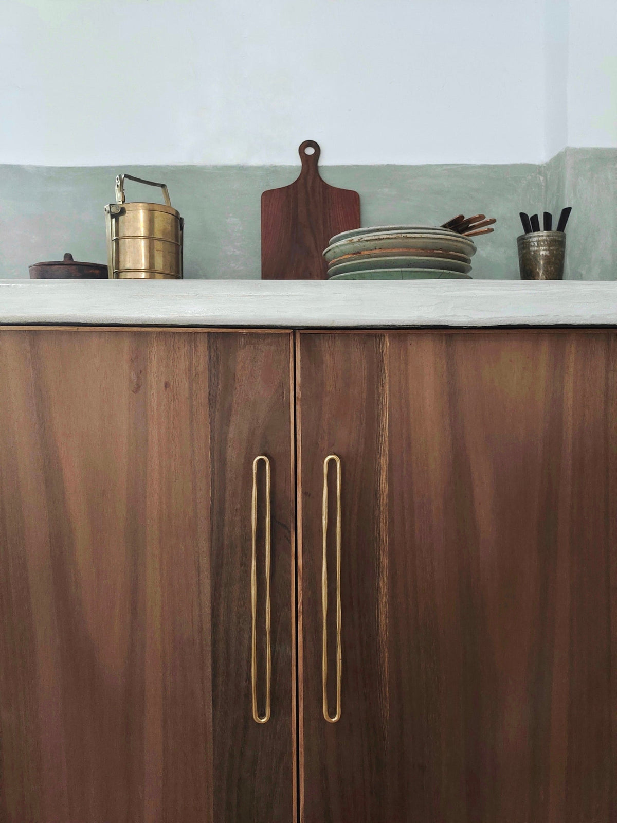 Which Type of Cabinet Hardware is Better – Knobs or Pulls? - Mi&Gei Hardware Design Studio