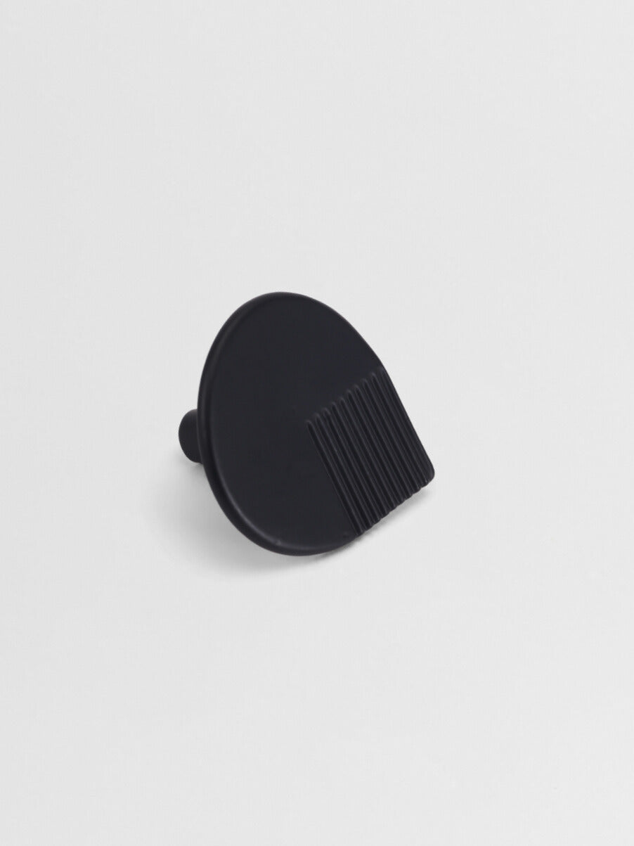 Curtain tie back Forme N°06 - Color Options in Carbon Black finish | Mi&Gei