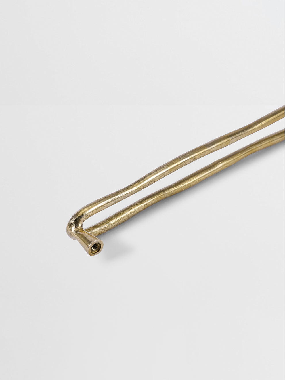 LUXURY CLOSET BAR PULL Forme N°24 - Centers 17.5″ in Brass finish — installed | Mi&Gei Hardware Design Studio
