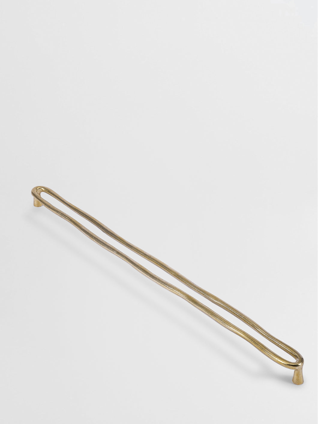 KITCHEN PULL APPLIANCE Forme N°24 - Centers 17.5″ in Brass finish — installed | Mi&Gei Hardware Design Studio