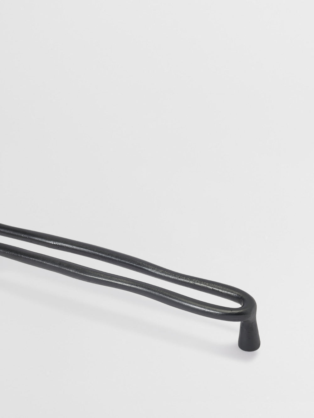 LUXURY CLOSET BAR PULL Forme N°24 - Centers 17.5″ in Carbon Black finish | Mi&Gei Hardware Design Studio | Solid Brass