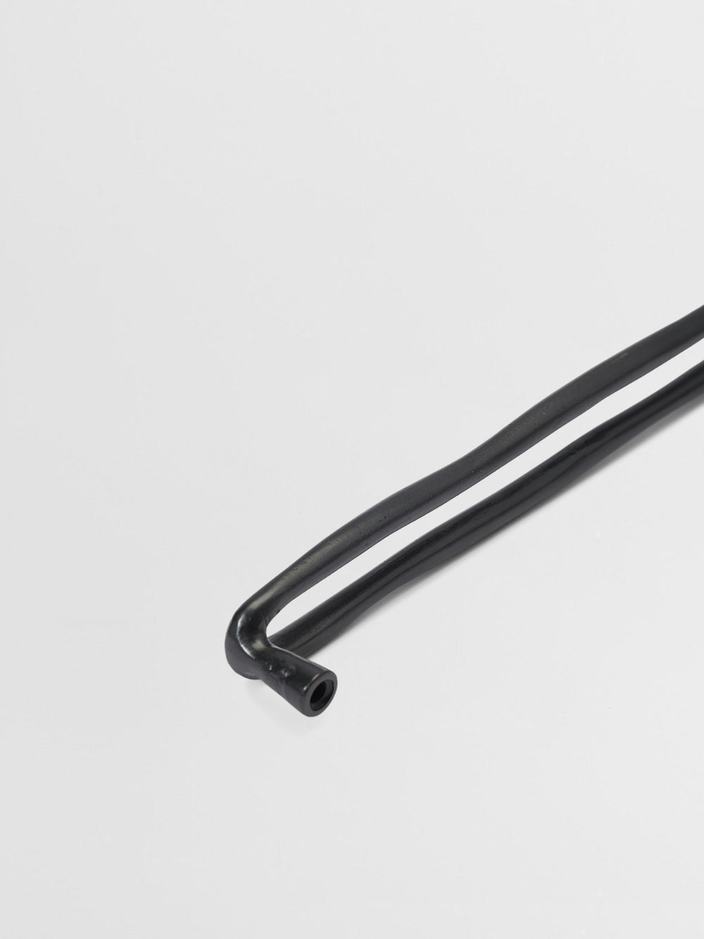 LUXURY CLOSET BAR PULL Forme N°24 - Centers 17.5″ in Carbon Black finish | Mi&Gei Hardware Design Studio | Solid Brass