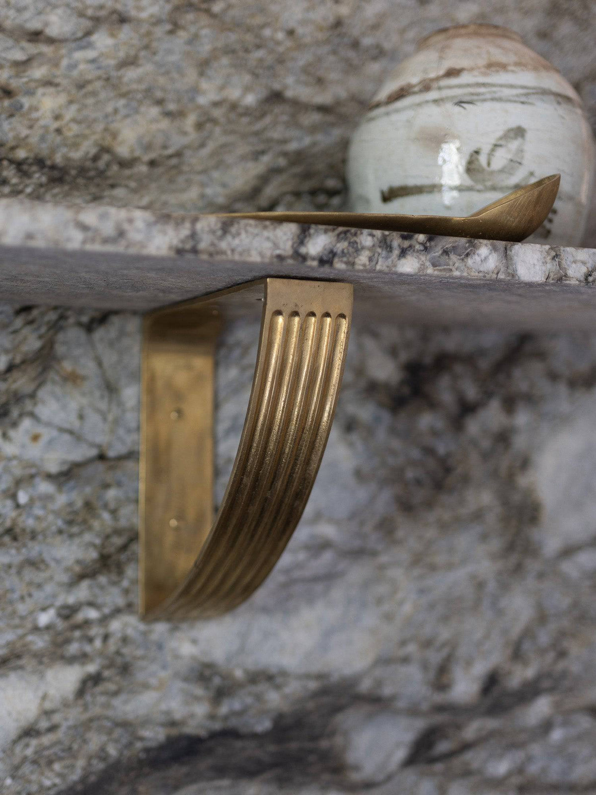SHELF BRACKET SET OF 2 Forme N°31 in Brass finish | Mi&Gei
