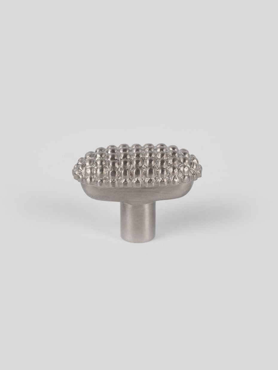 Bouton de meuble Art nouveau en laiton artisanal