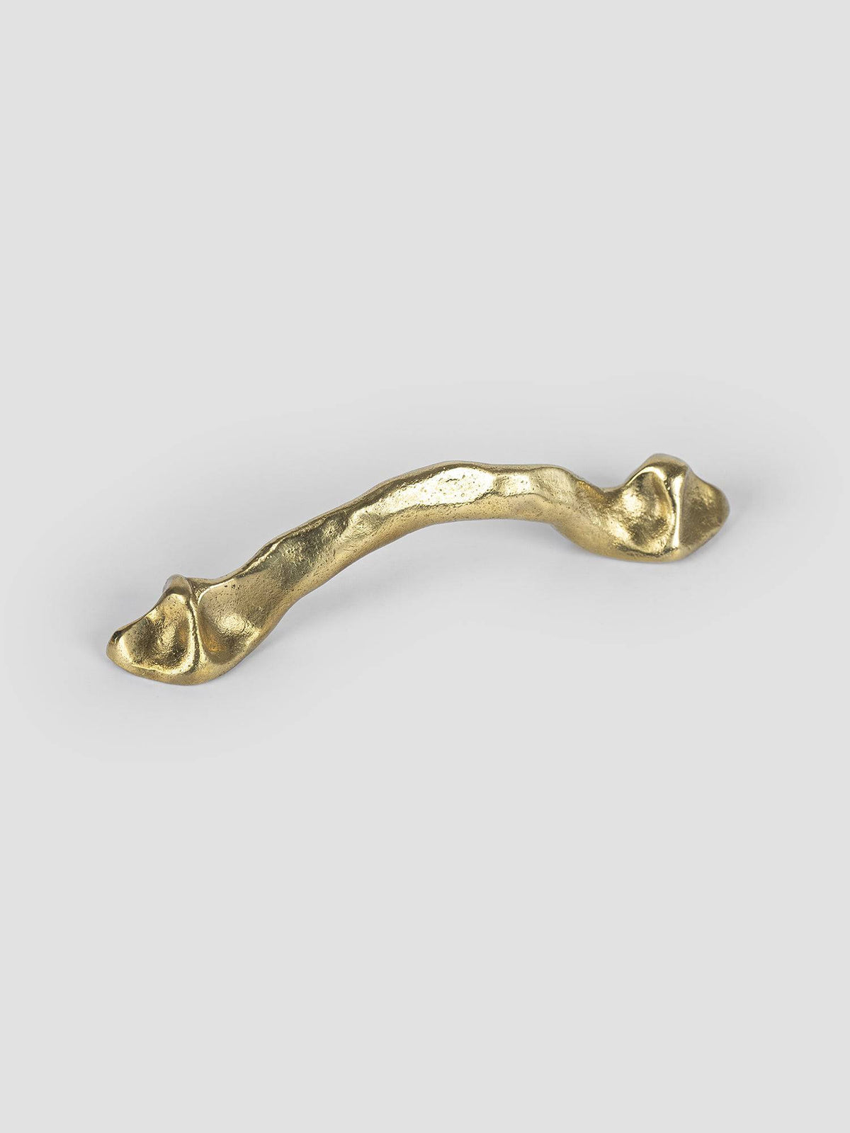 CABINET & DRAWER PULLS Forme N°29 - Centers 4.40″ in Brass finish | Mi&Gei