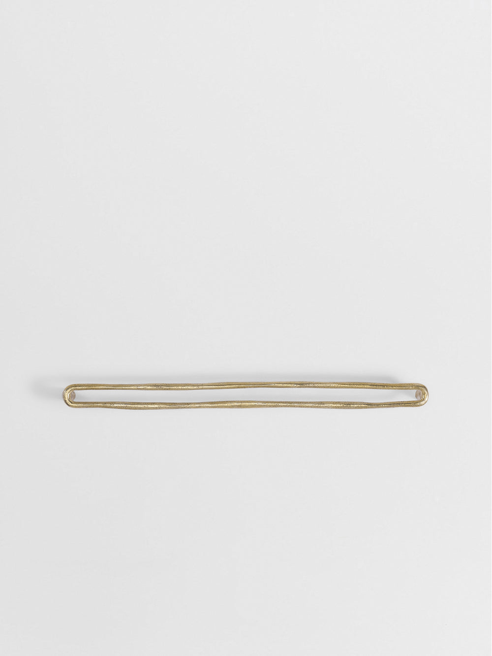 KITCHEN PULL BAR HANDLE Forme N°23 - Centers 12.4″ in Brass finish — installed | Mi&Gei Hardware Design Studio