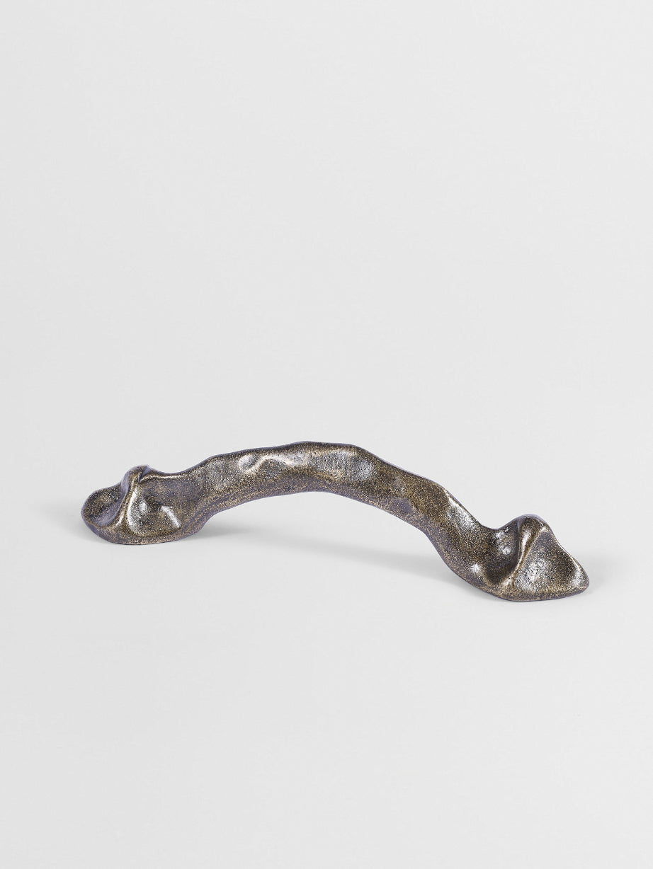 CABINET & DRAWER PULLS Forme N°29 - Centers 4.40″ in Bronze finish | Mi&Gei