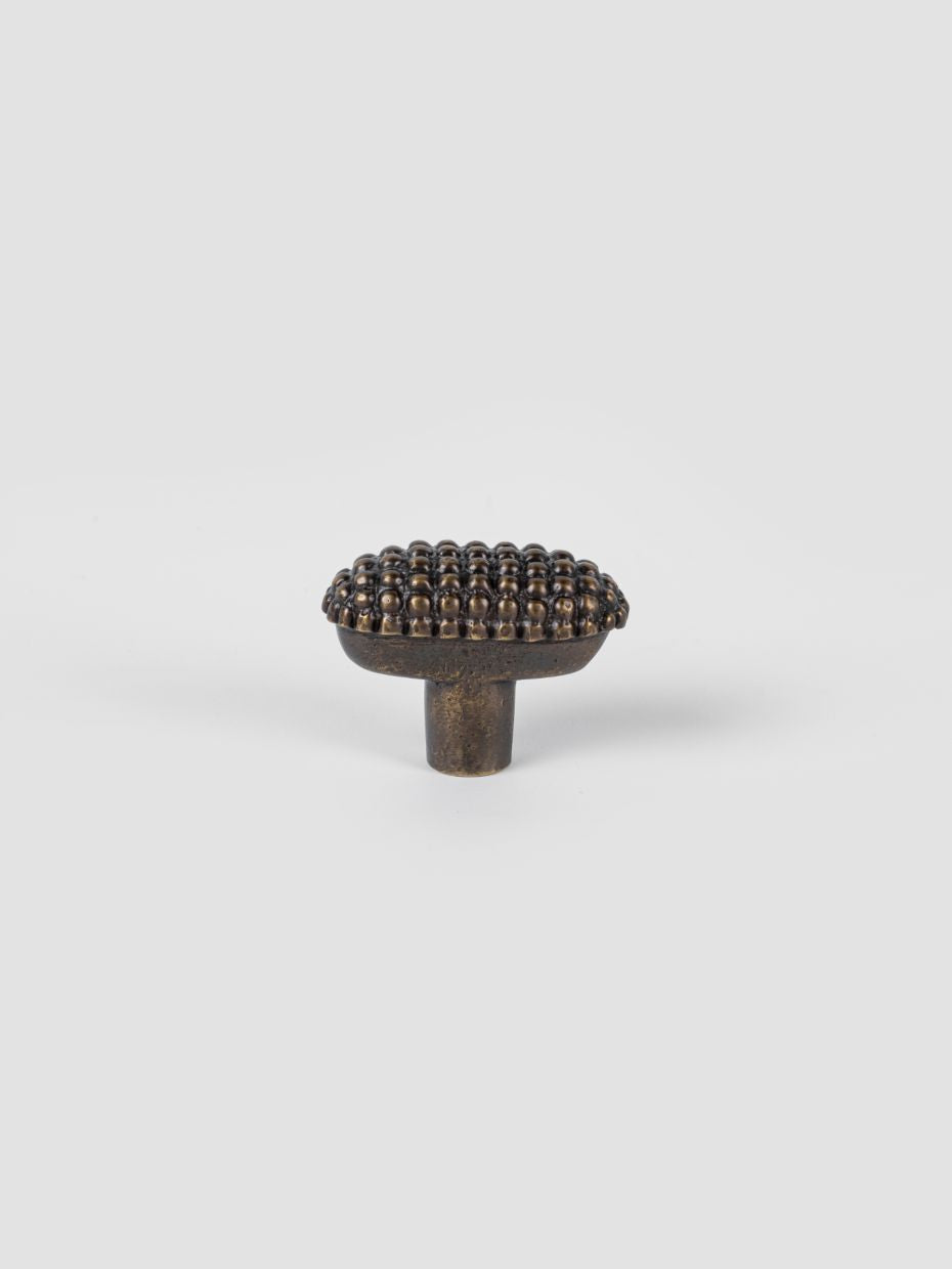 Bouton de meuble Art nouveau en laiton artisanal